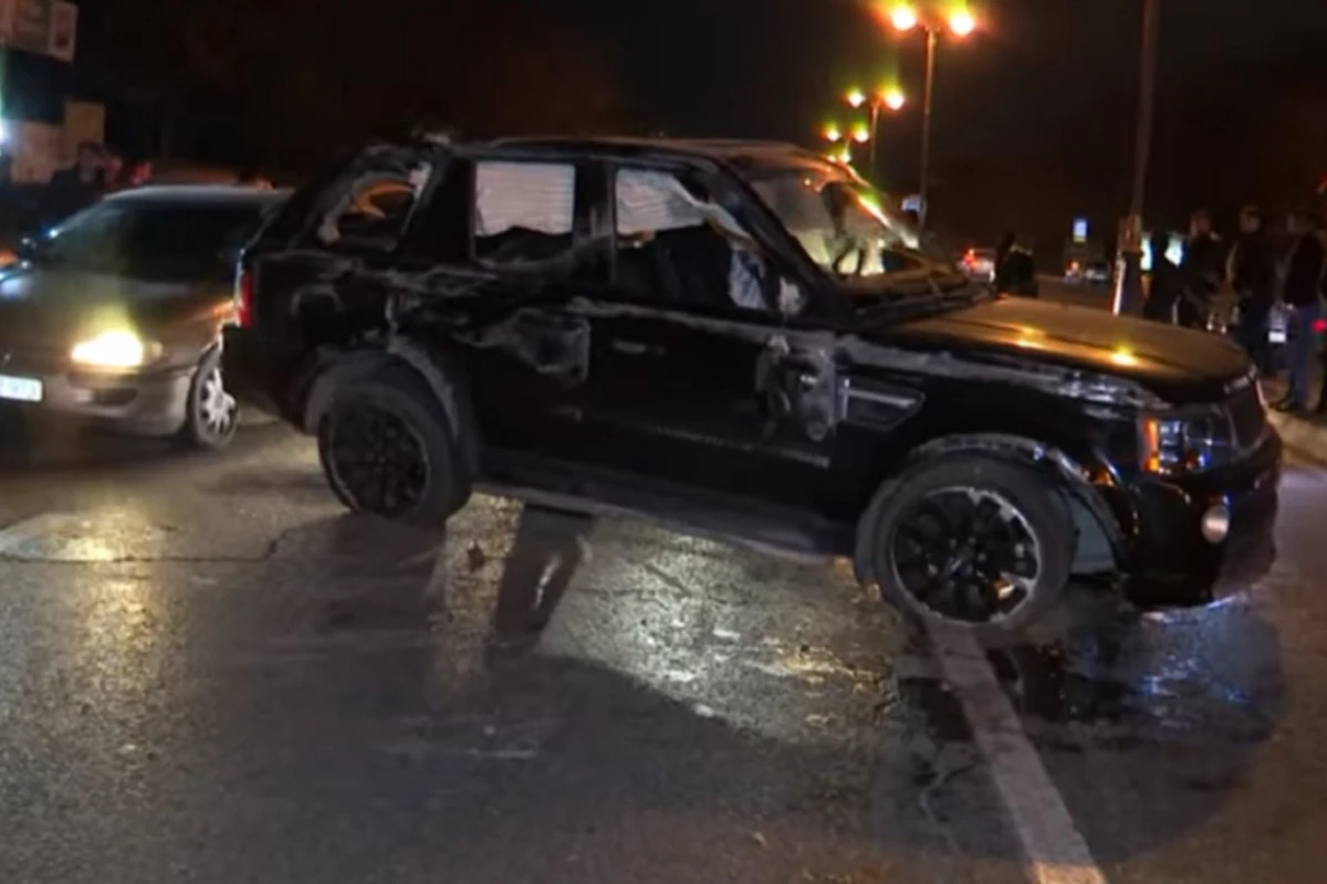 Bakıda Land Rover” ağır qəza törətdi: Nömrəni gizlətdilər - VİDEO