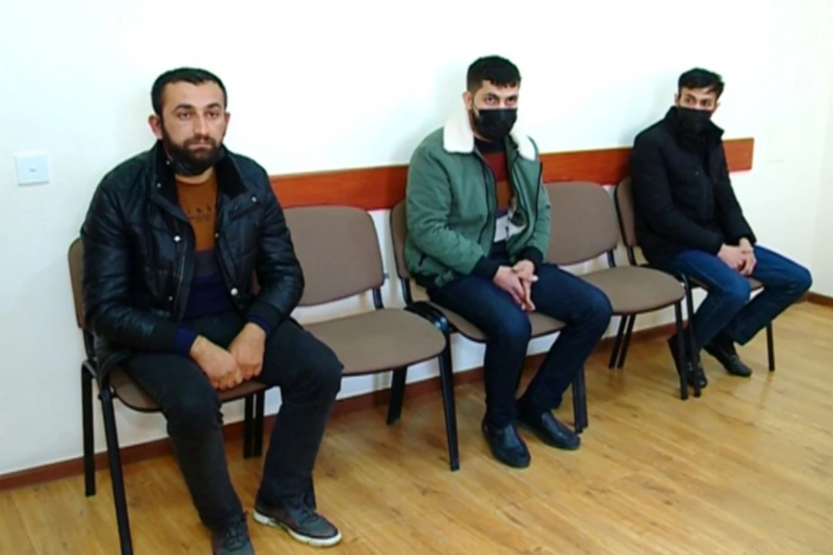 Gəncə sakini  birlikdə gəzməyə gəldiyi şəxsin əl-qolunu bağlayaraq pulunu ələ keçirib