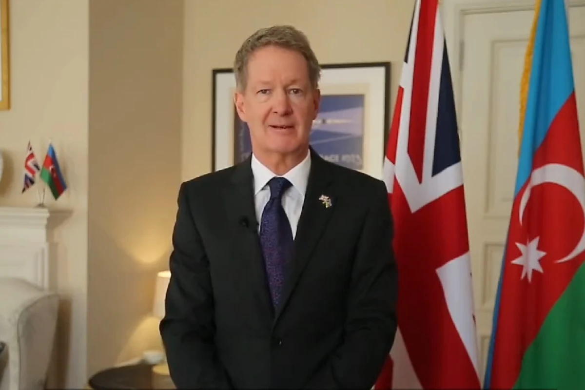 Britaniya səfiri Sədərək ticarət mərkəzində alış-verişdə - FOTO