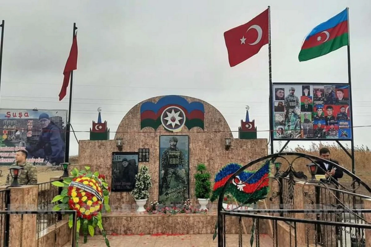 Biləsuvarda Vətən müharibəsi şəhidinin abidə kompleksi açıldı