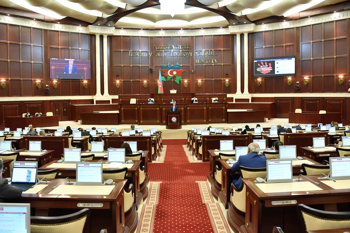 “Media haqqında” yeni qanun layihəsi birinci oxunuşda qəbul edildi