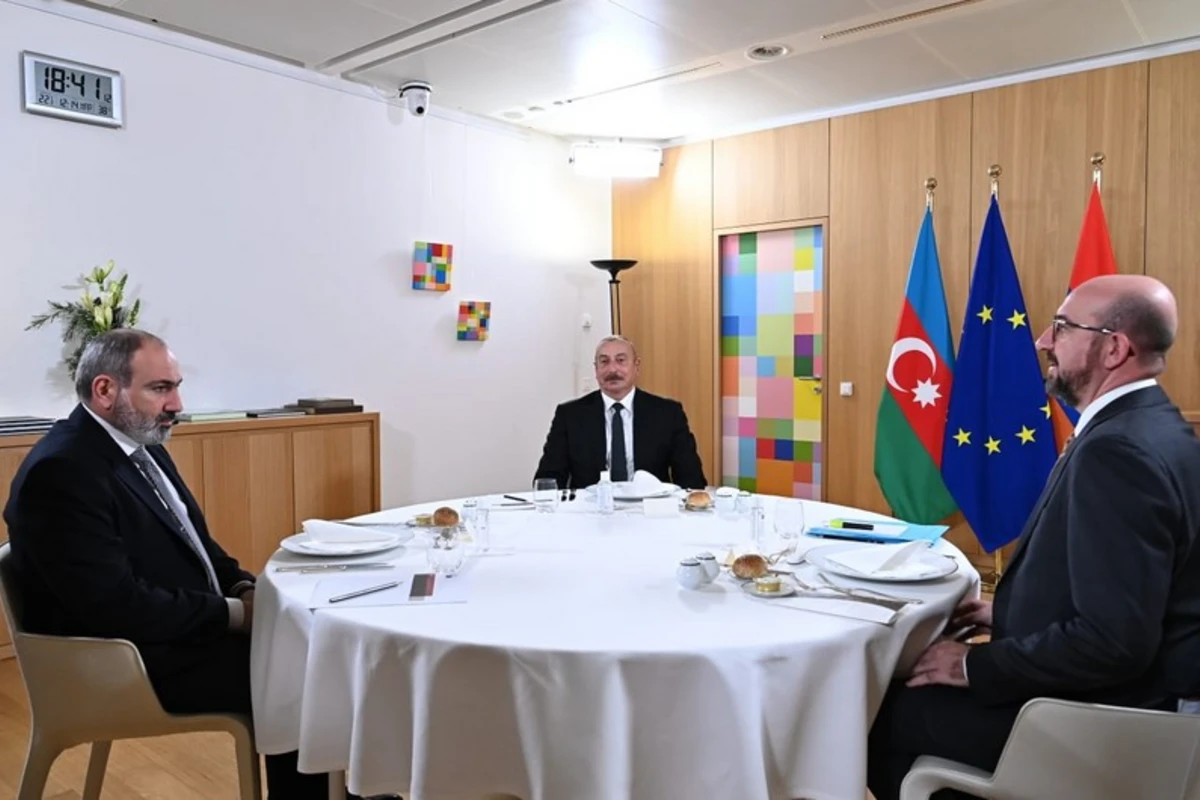Azərbaycan, Ermənistan və Aİ Şurası liderlərinin görüşü başladı - FOTO