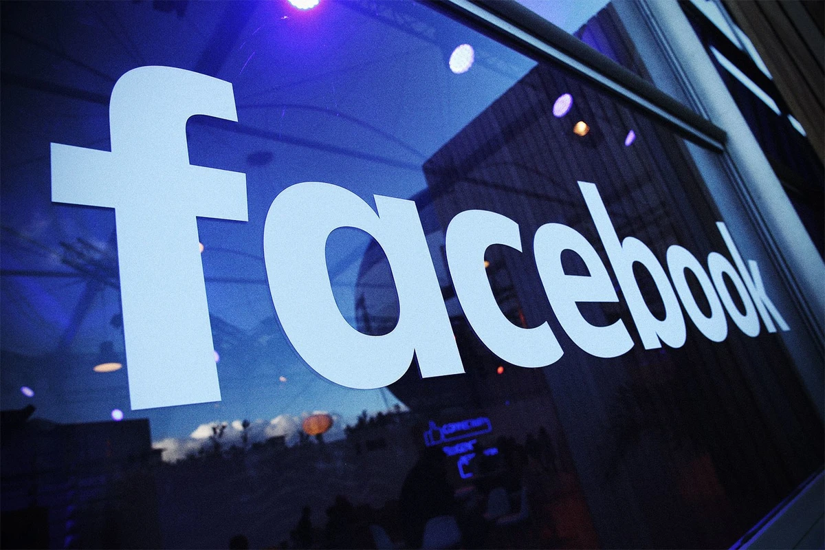 В работе Facebook произошел сбой