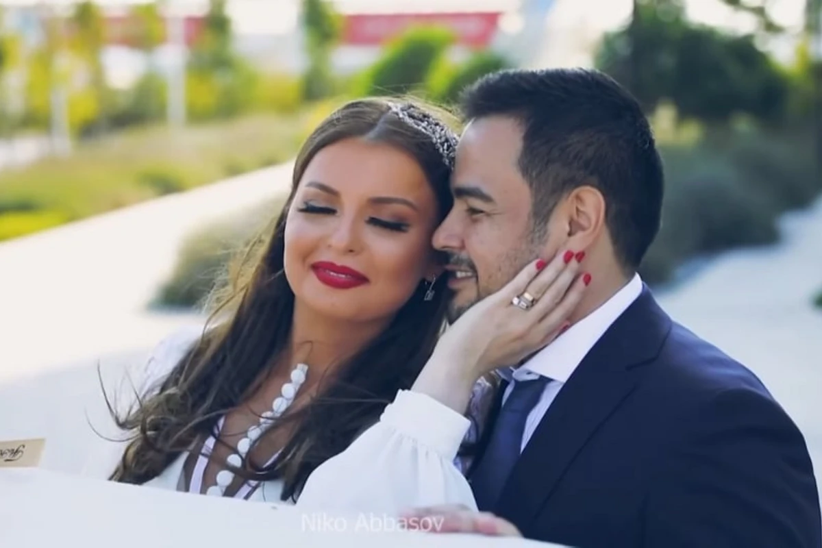 Sevda həyat yoldaşı ilə milad bayramını qeyd etmək üçün İsveçrəyə gedib - VİDEO Sevda həyat yoldaşı ilə milad bayramını qeyd etmək üçün İsveçrəyə gedib - VİDEO