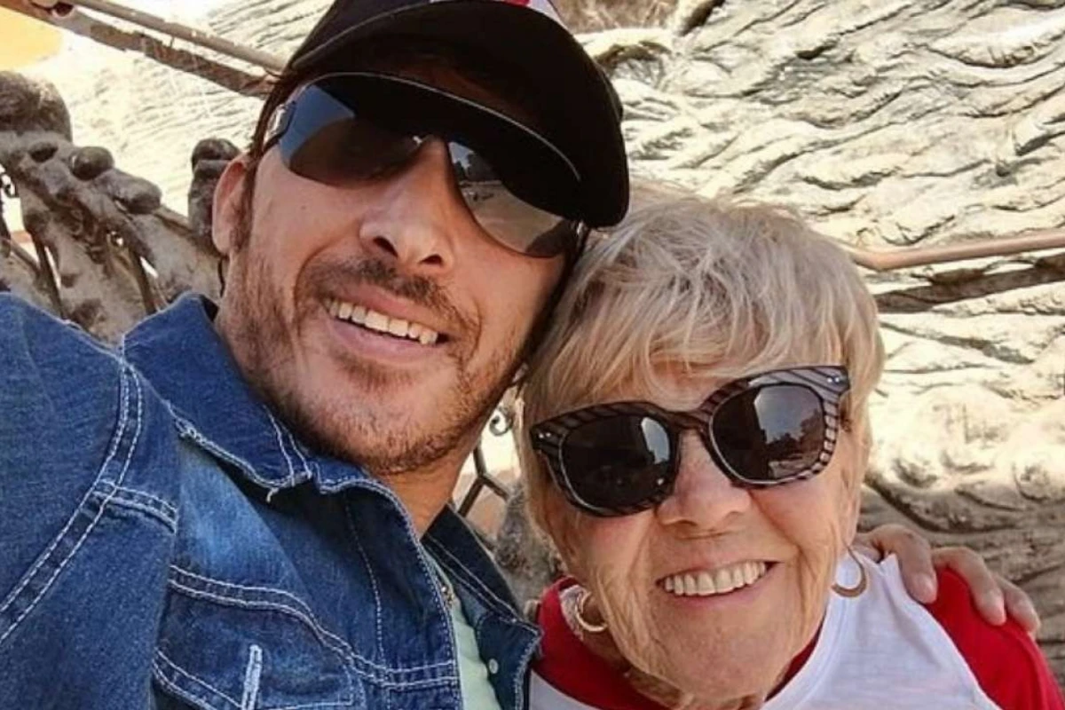 82 yaşlı qadın özündən 46 yaş kiçik kişiyə ərə getdi - FOTO