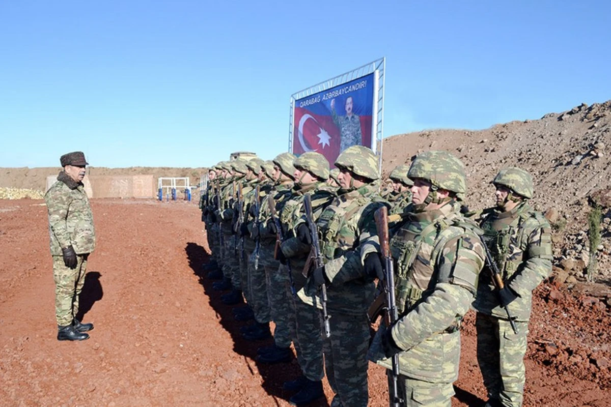 Müdafiə naziri komandirlərə yeni tapşırıqlar verib