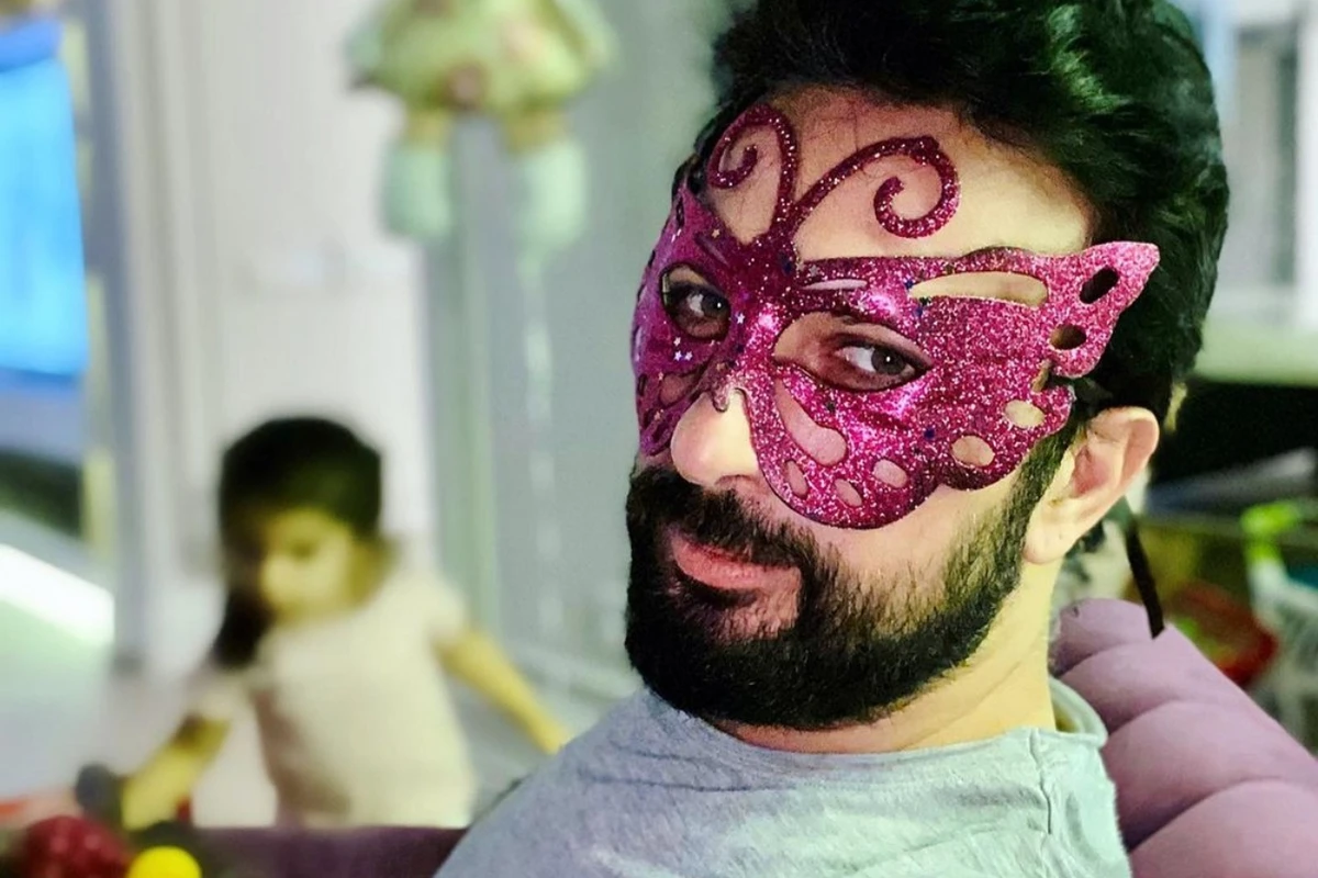 Tarkan: Tezliklə məni makiyajlı, dırnağı boyalı görsəniz, təəccüblənməyin! - FOTO