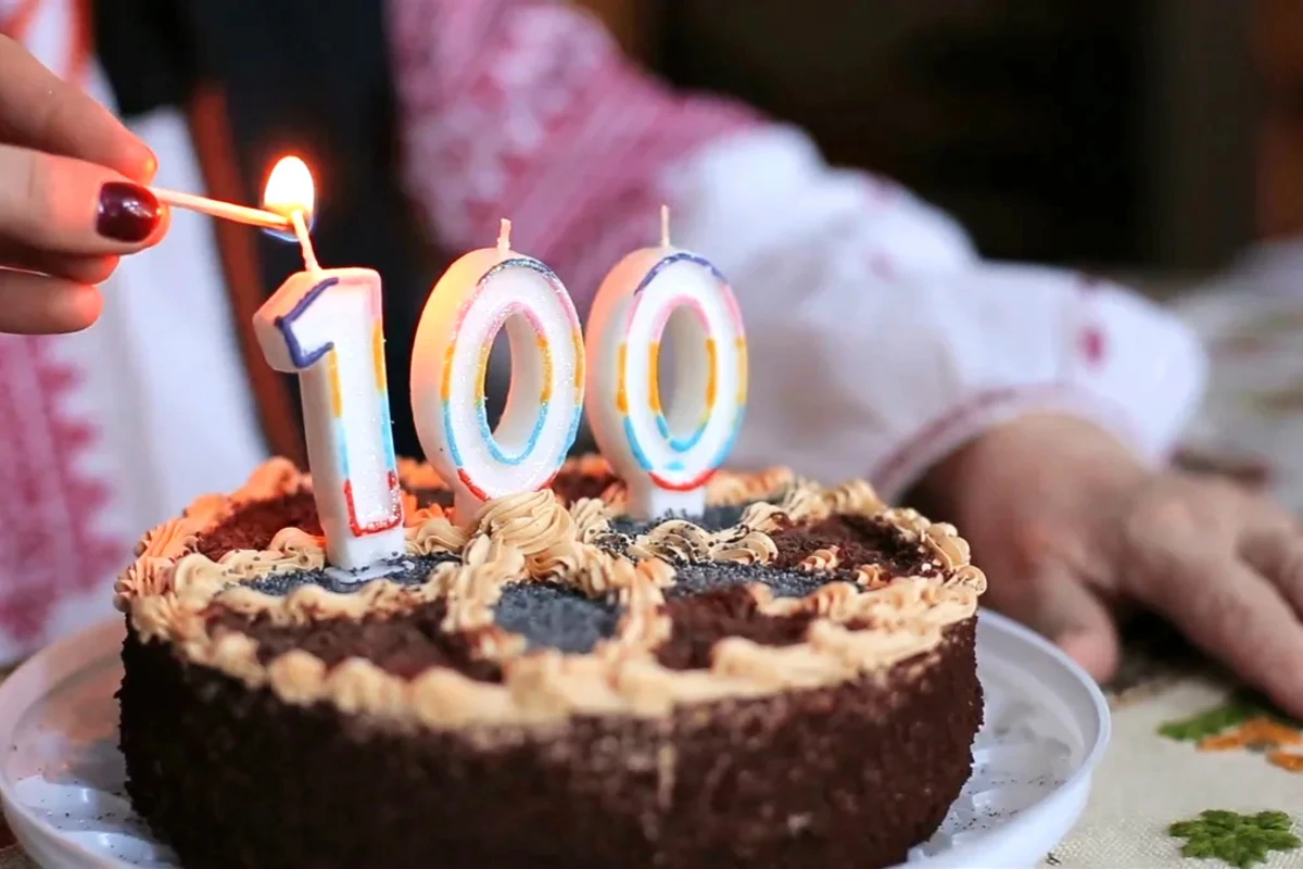 100-летняя любительница вечеринок раскрыла секрет долголетия - ФОТО