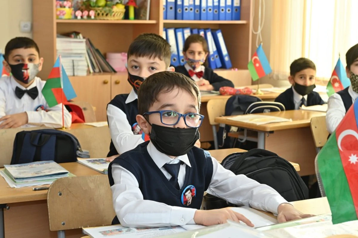 Azərbaycanda məktəbdə elektrik enerjisi kəsildi - DƏRSLƏR TƏXİRƏ SALINDI - YENİLƏNİB