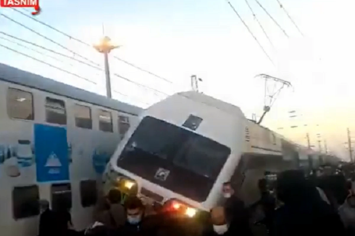 İran metrosunda iki qatar toqquşdu: 22 yaralı var - VİDEO