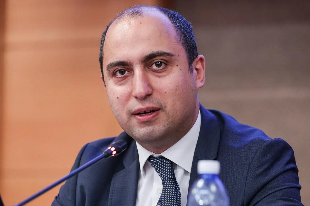 Emin Əmrullayev: “Azərbaycanda orta təhsilin keyfiyyəti ilə bağlı ciddi problemlər var”
