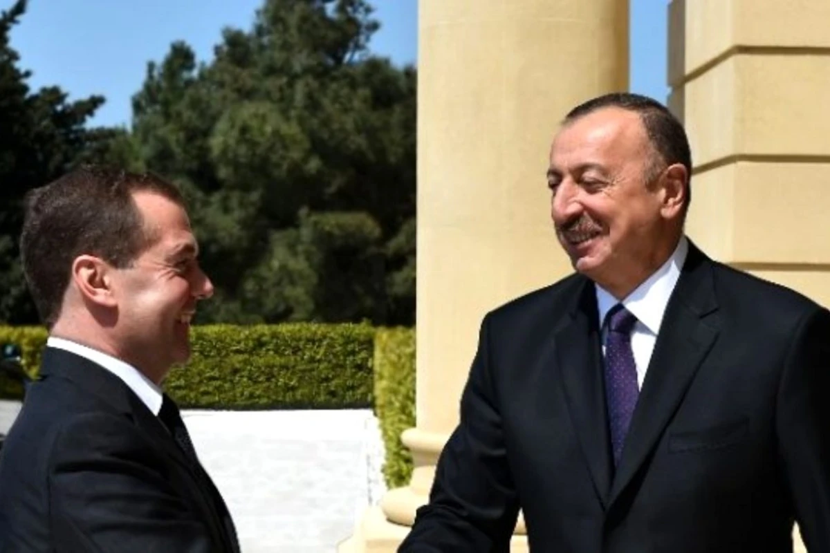 Dmitri Medvedev Prezident İlham Əliyevi təbrik edib