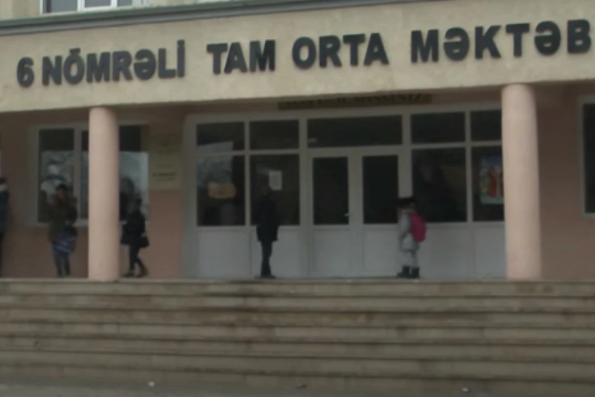 Daha bir məktəbdə rüşvət qalmaqalı - Direktor pul yığır? - VİDEO
