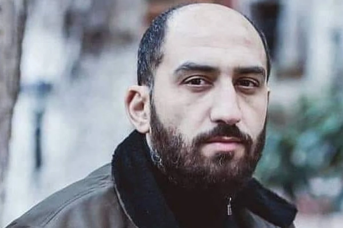 Vüqar Biləcəridən danışıb ağladı: Atam öləndə o qədər ağlamamışdım - VİDEO