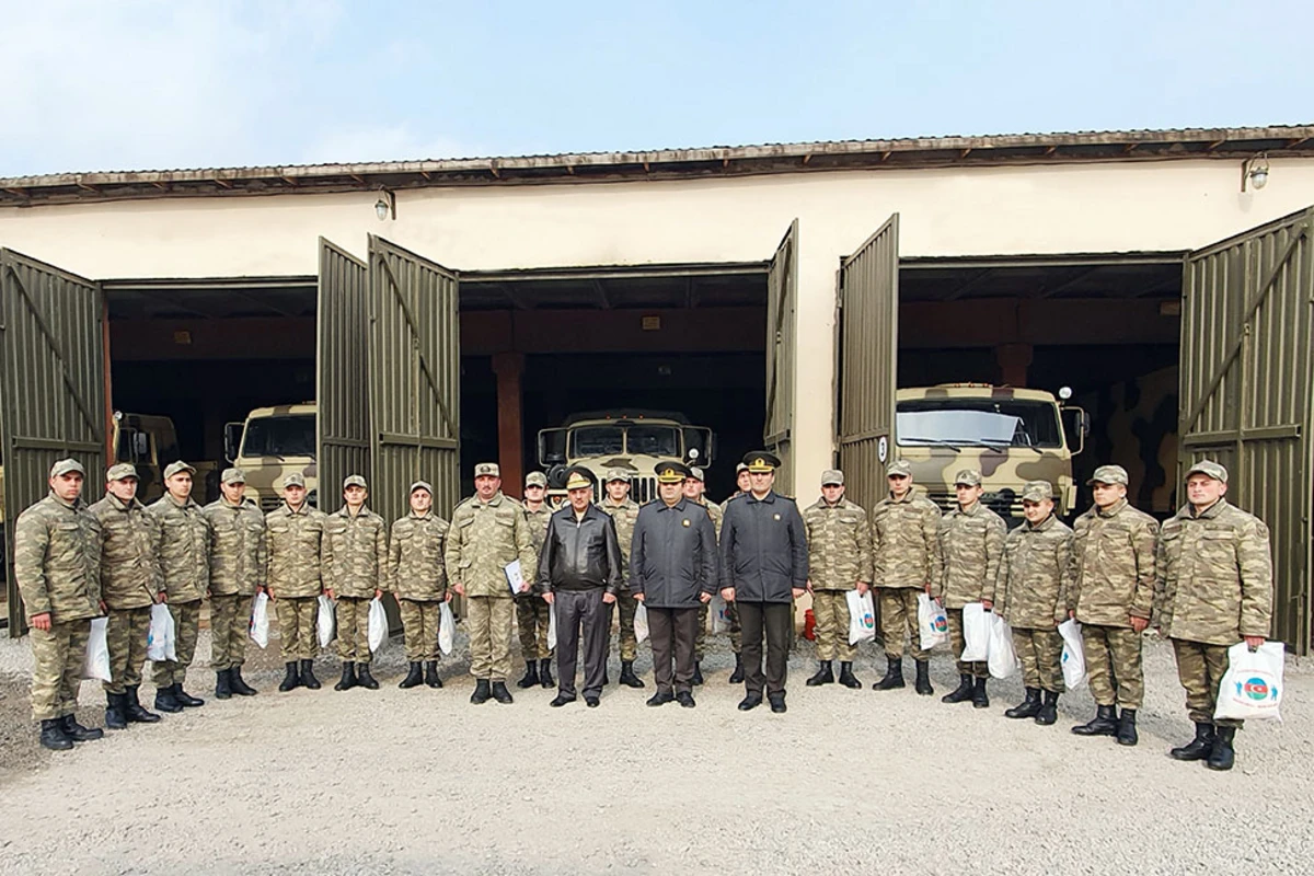 Müdafiə nazirinin müavini hərbi qulluqçularla görüşüb - FOTO