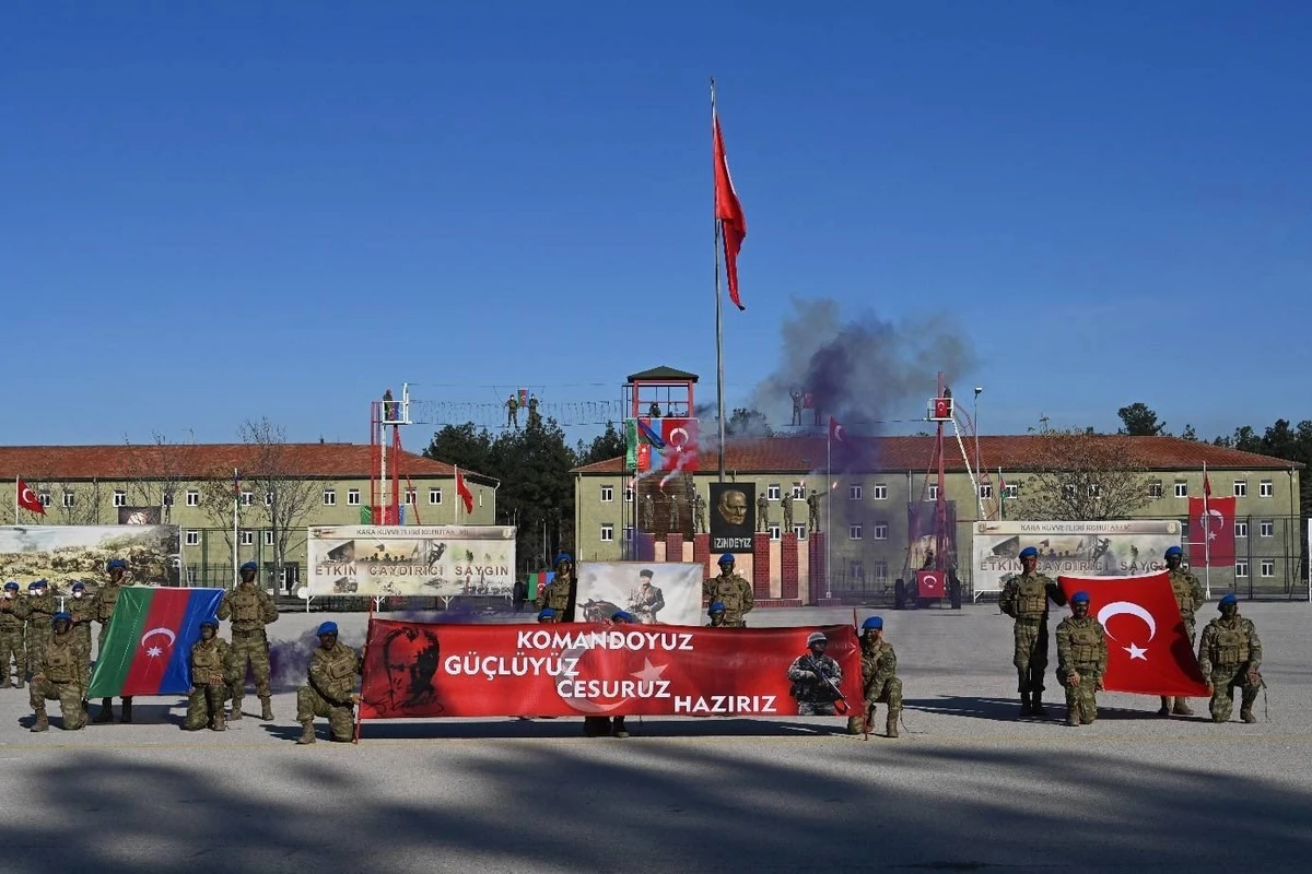 Azərbaycan hərbçiləri Türkiyədə komando kursunu bitiriblər - FOTO