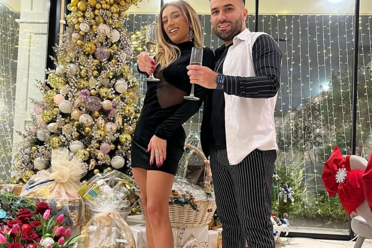 Röya Ayxanın 79 manatlıq libası və 1230 manatlıq ayaqqabısı - FOTO Röya Ayxanın 79 manatlıq libası və 1230 manatlıq ayaqqabısı - FOTO