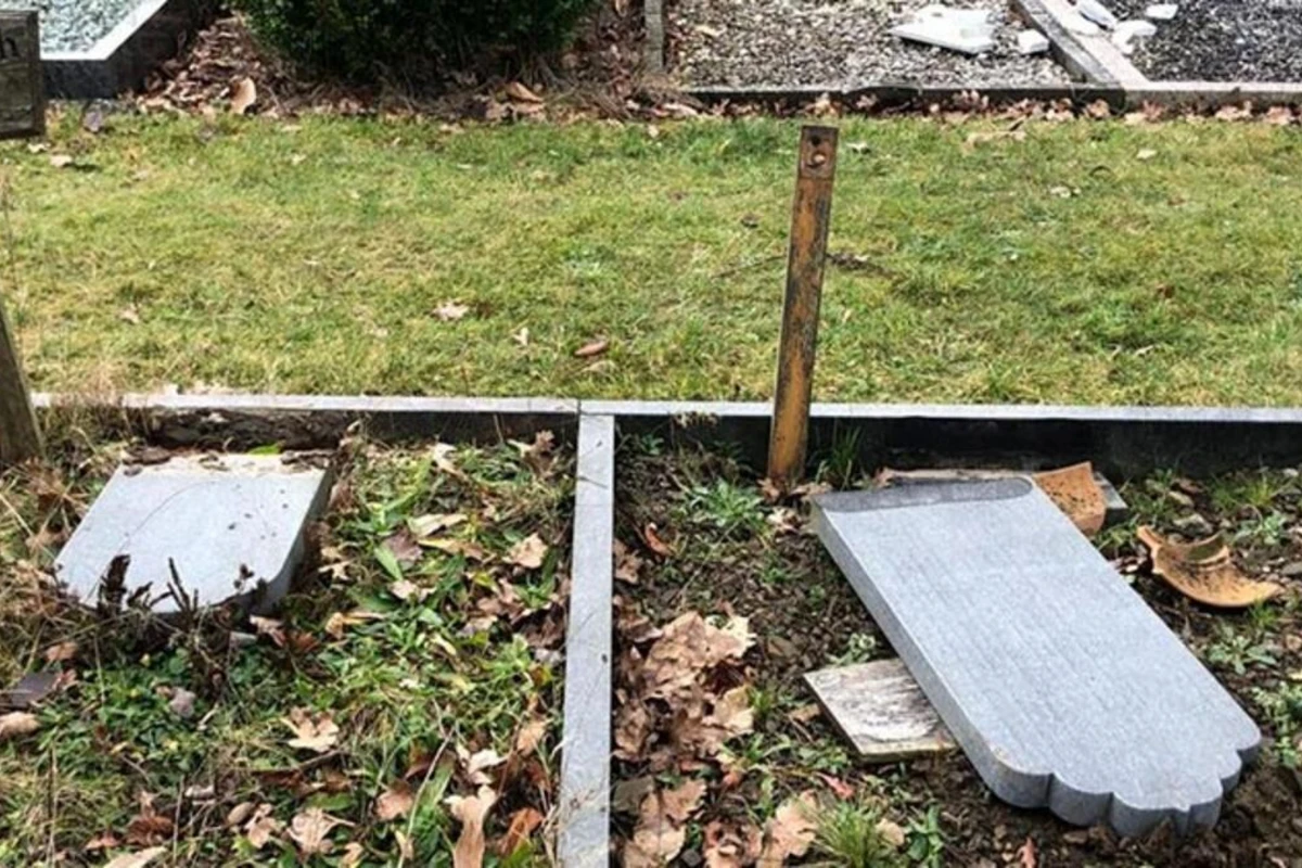 Almaniyada müsəlmanların məzarları naməlum şəxslər tərəfindən dağıdılıb