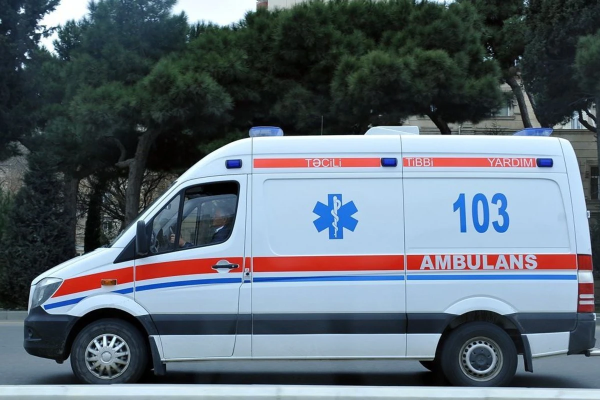 В Азербайджане пьяный мужчина устроил веселую ночь сотрудникам скорой помощи и полиции