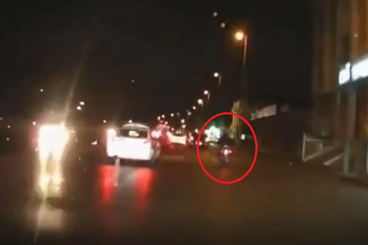 В Баку мотоциклист попытался скрыться от дорожной полиции - ВИДЕО