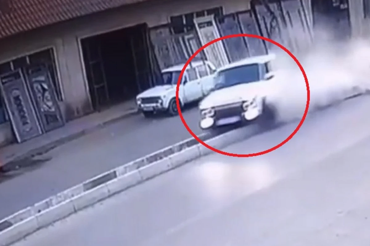 Azərbaycanda idarəetməni itirən sürücü “Niva” ilə qəza törətdi - ANBAAN VİDEO