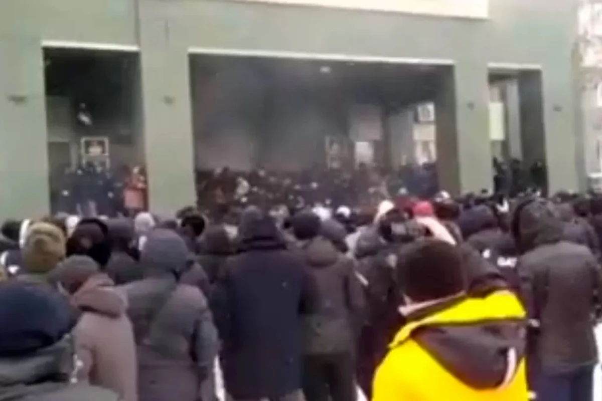 Qazaxıstanda administrasiya binasında partlayış - ANBAAN VİDEO