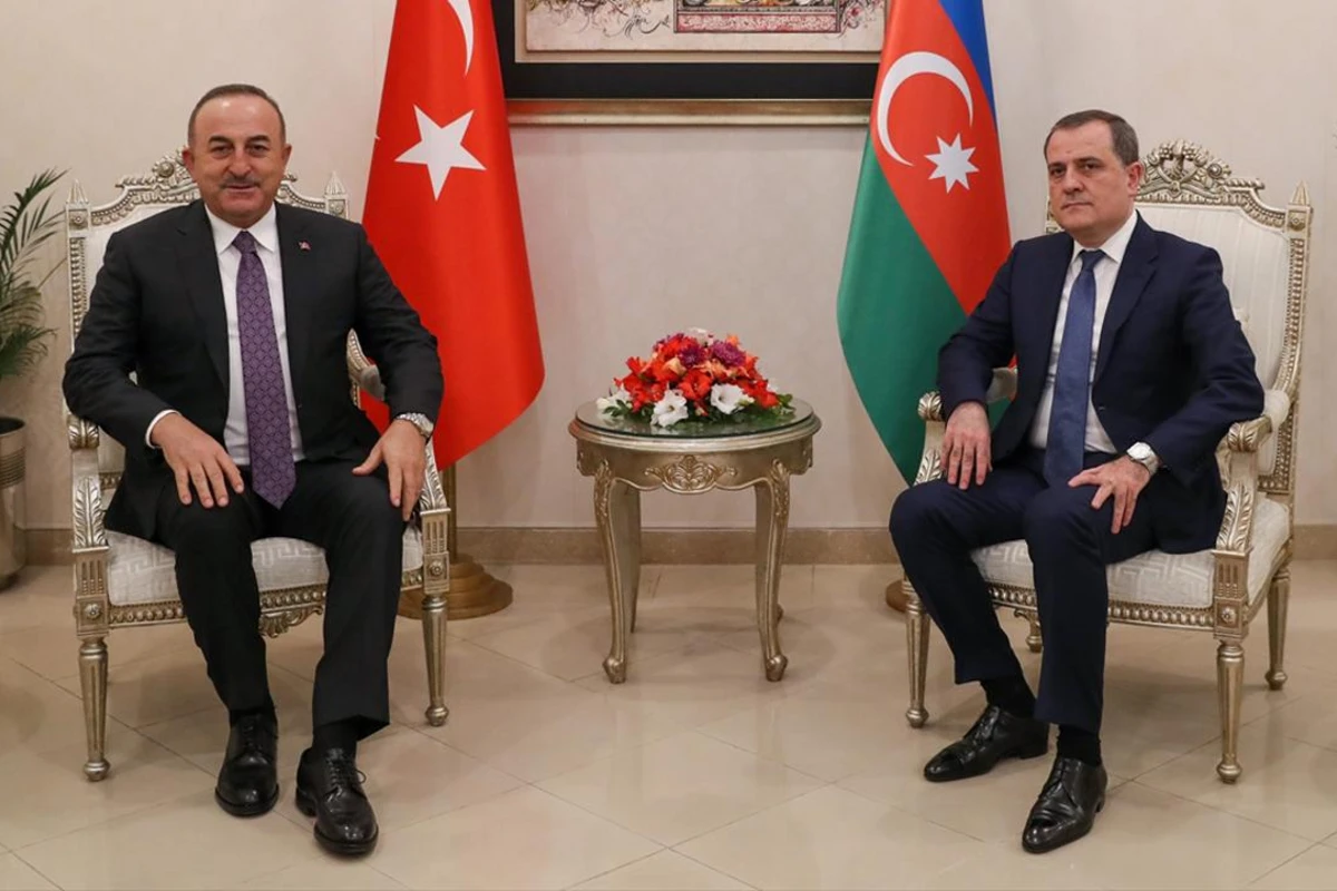 Azərbaycan və Türkiyə XİN başçıları Qazaxıstandakı vəziyyəti müzakirə ediblər