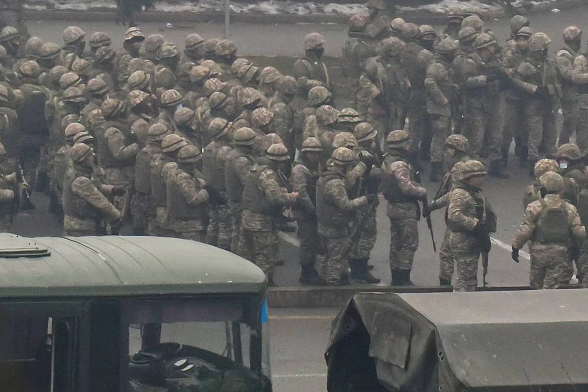 Кадры интенсивной перестрелки в Алматы - ВИДЕО