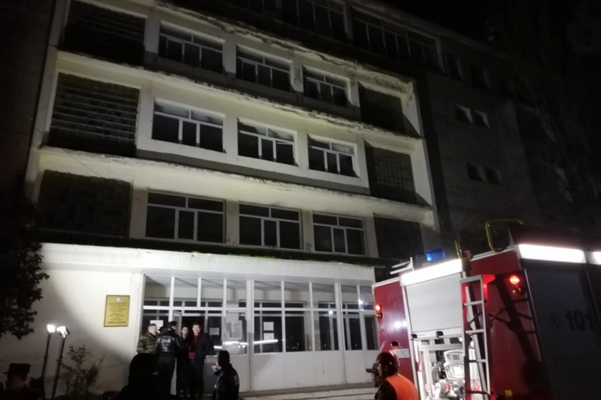 Sumqayıtda xəstəxanada baş verən yanğında 15 nəfər zəhərlənib, 32 xəstə xilas edilib - FOTO