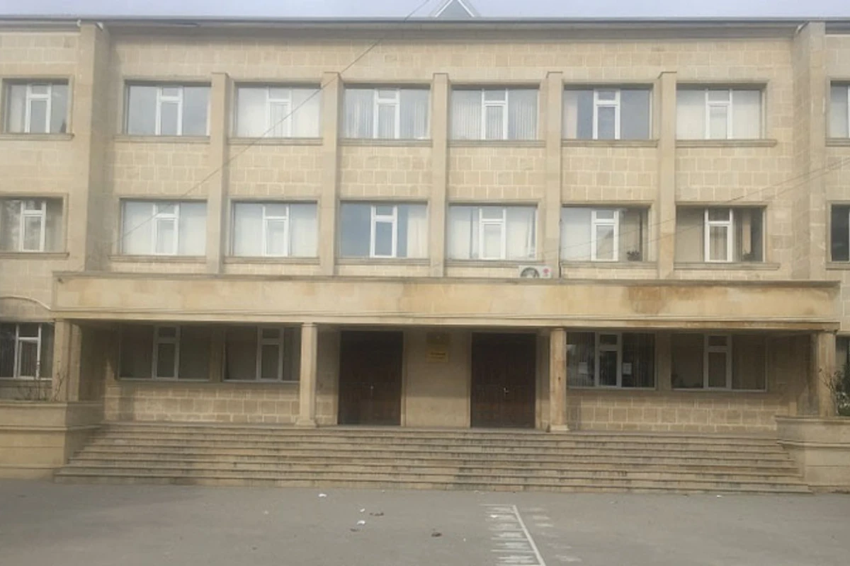 Bakıda şagirdlər 21 yaşlı xanım müəllimi döyüb? - AÇIQLAMA