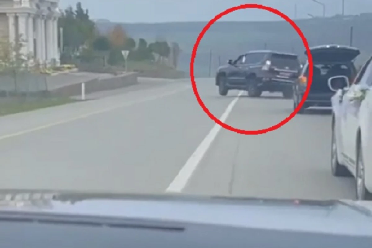 Lexusla magistral yolda avtoşluq etdi - VİDEO