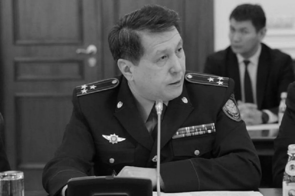 Полковник спецслужбы Казахстана найден мертвым во дворе дома