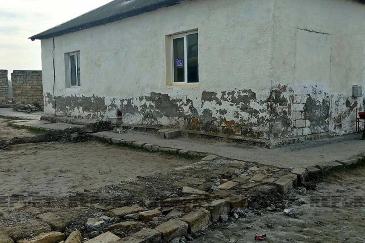 Ucarda məktəbin tavanı dərs zamanı uçub
