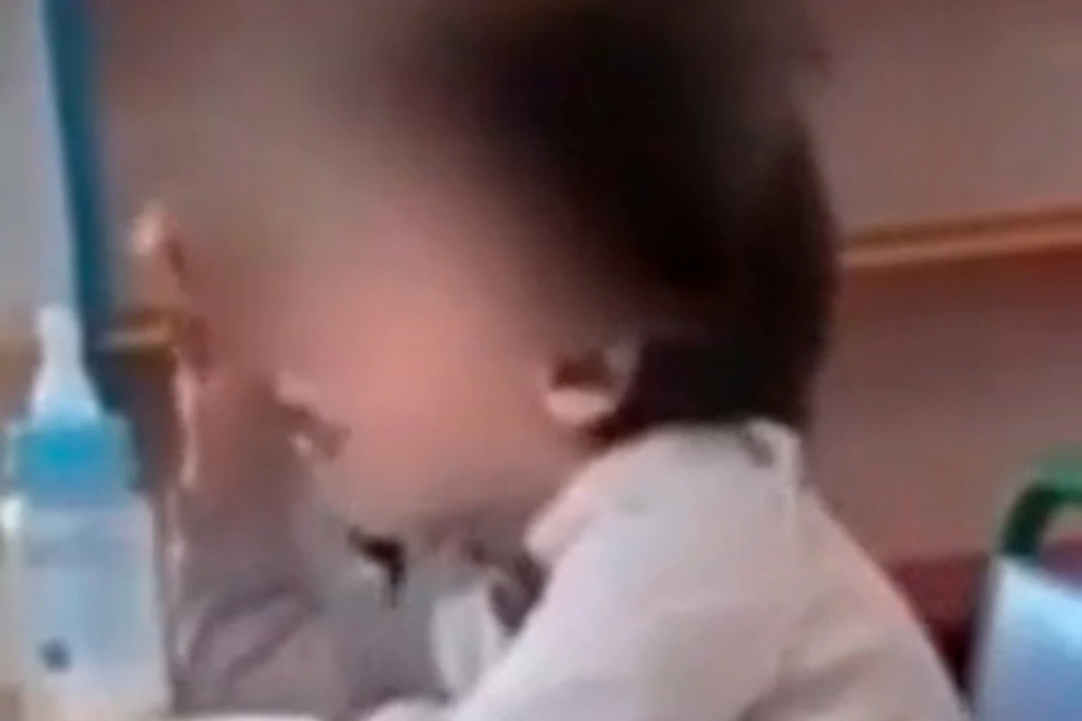 Azərbaycanda tərbiyəçi uşağı bu bağçada döyüb - FOTO/VİDEO Azərbaycanda tərbiyəçi uşağı bu bağçada döyüb - FOTO/VİDEO
