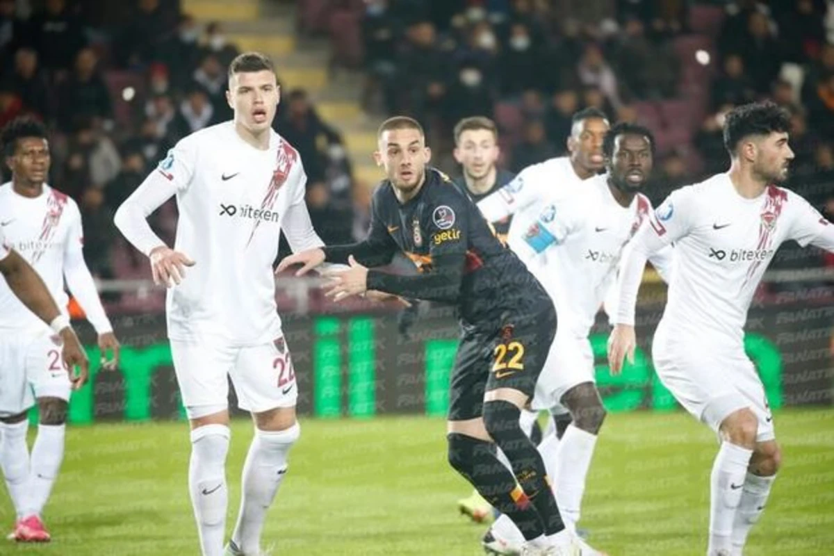 “Qalatasaray” yeni baş məşqçisi ilə ilk matçında məğlub oldu - VİDEO