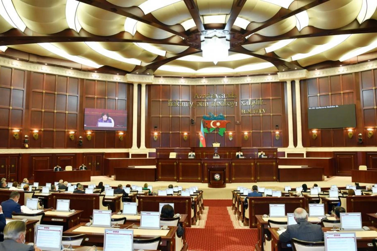 Milli Məclisin deputatları tətildən qayıdıb