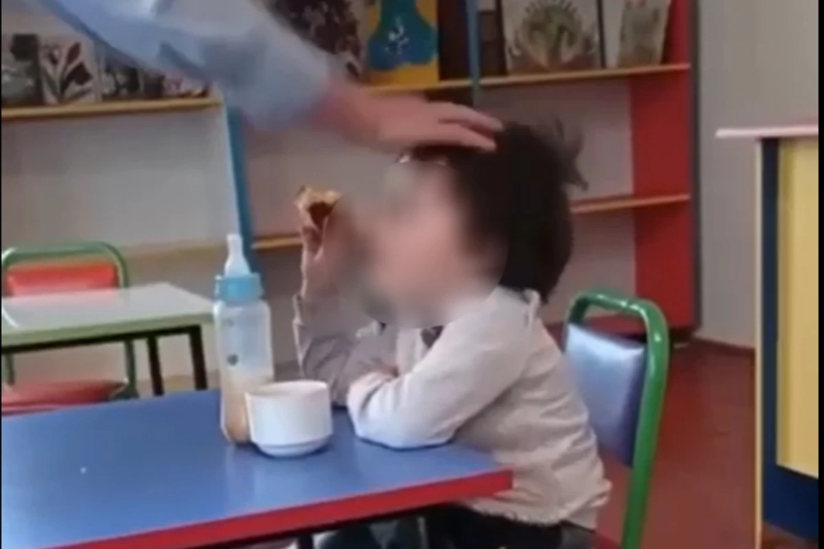 Bağçada azyaşlıya şiddət göstərən tərbiyəçi ilə bağlı yeni - AÇIQLAMA