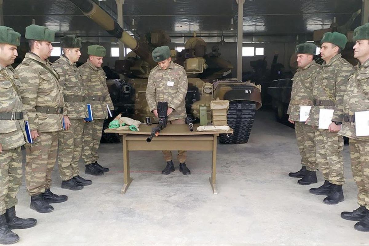 Azərbaycan Ordusunun bölük komandirləri ilə təlim toplanışları keçirilib - VİDEO/FOTO