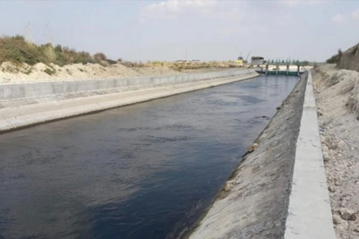 Обнаружено тело мужчины, упавшего на своем автомобиле в водоканал