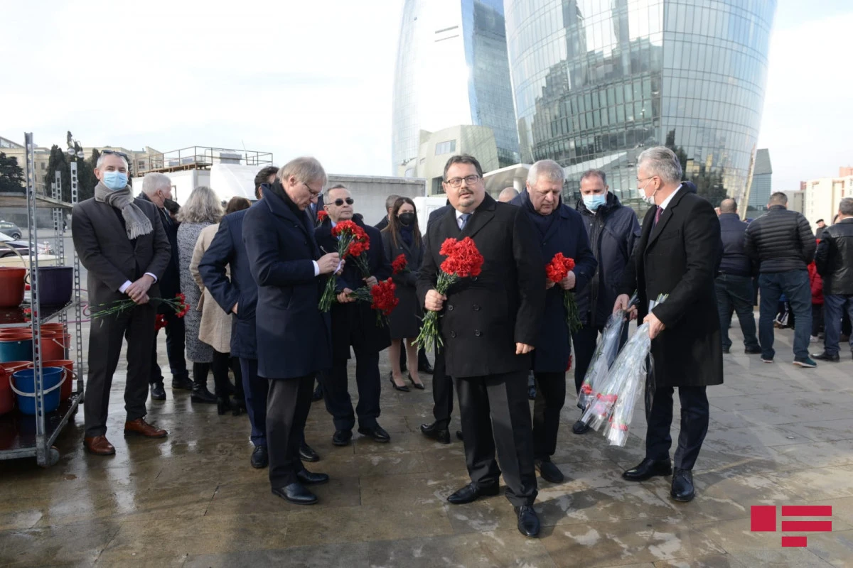 Послы стран Европейского Союза посетили Аллею шехидов - ФОТО