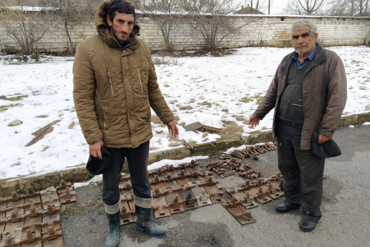 Siyəzəndə ata və oğul dəmir yolundan oğurluq edib - FOTO