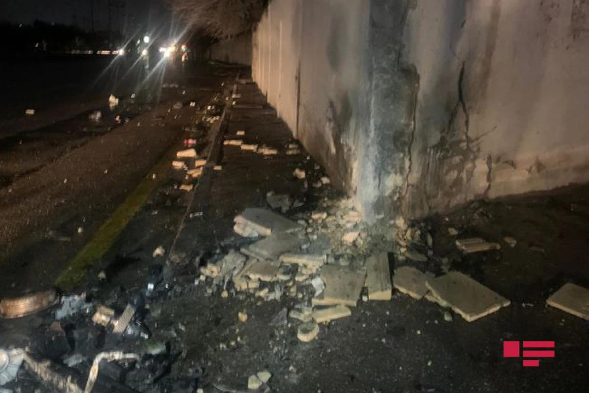 Bakıda qəzadan sonra avtomobil yandı: Ölən və yaralanan var - FOTO/VİDEO