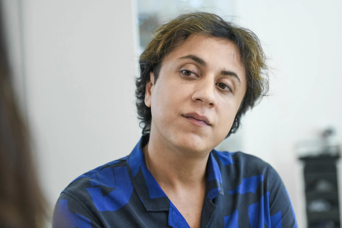 Anar Ağakişiyev: Qar yağır, ən açıq paltarınızı, bikininizi geyinin, əylənin