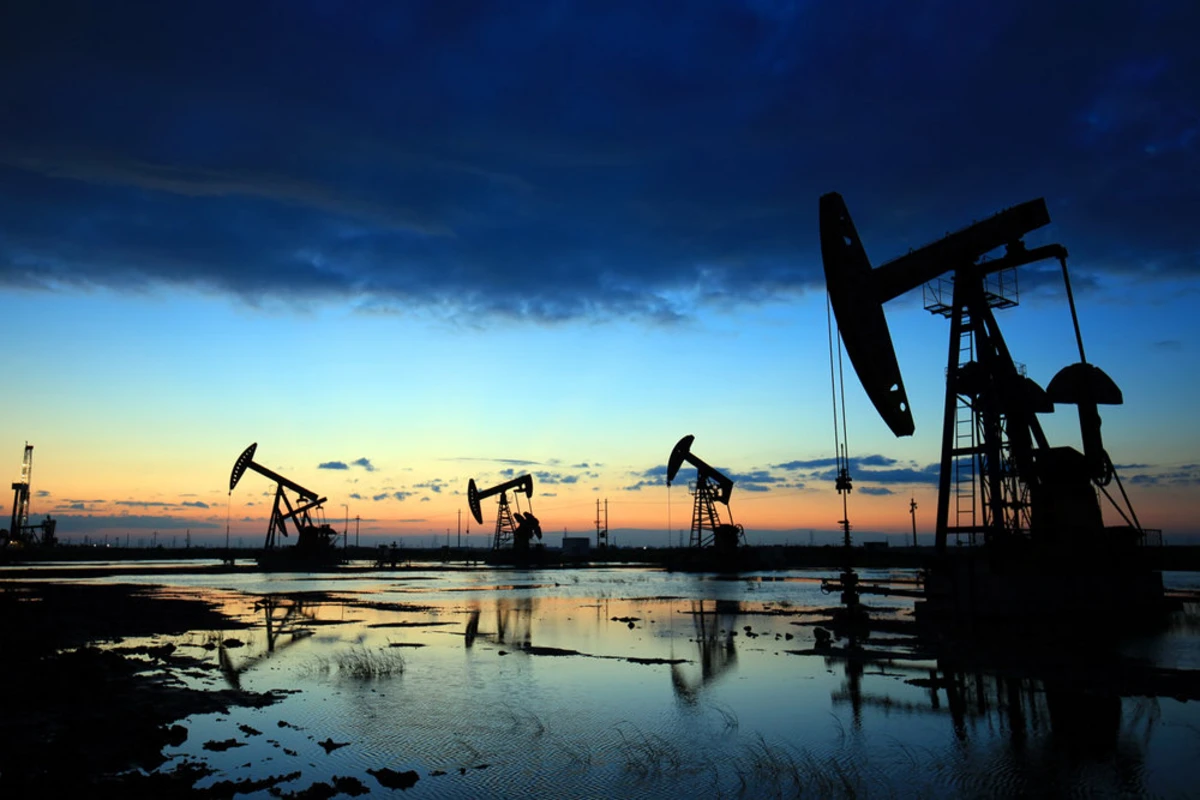 Нефть подешевела