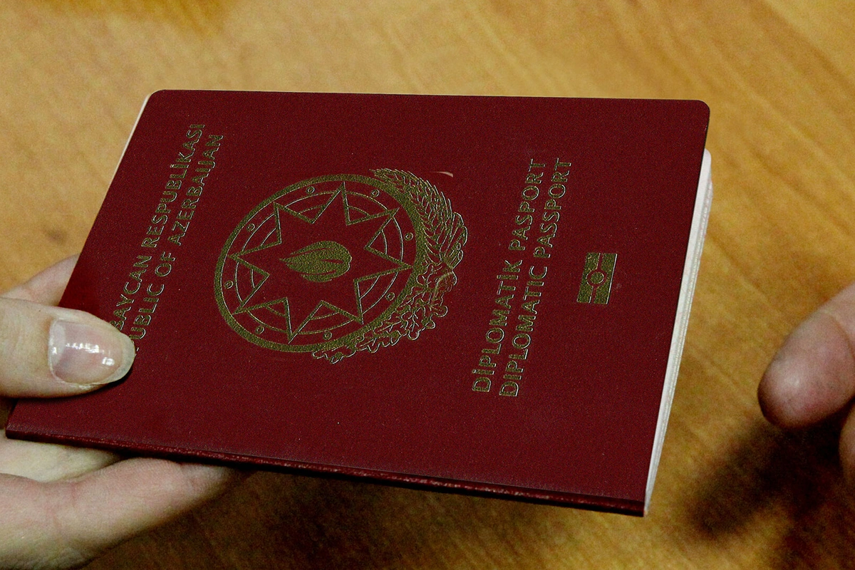 Ömürlük diplomatik pasport kimlərə veriləcək? - VİDEO Ömürlük diplomatik pasport kimlərə veriləcək? - VİDEO