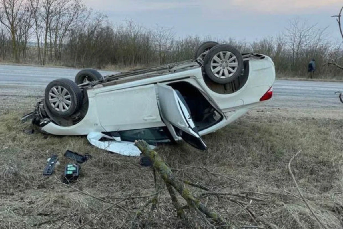 Ağstafada avtomobil yoldan çıxaraq aşdı, xəsarət alanlar var