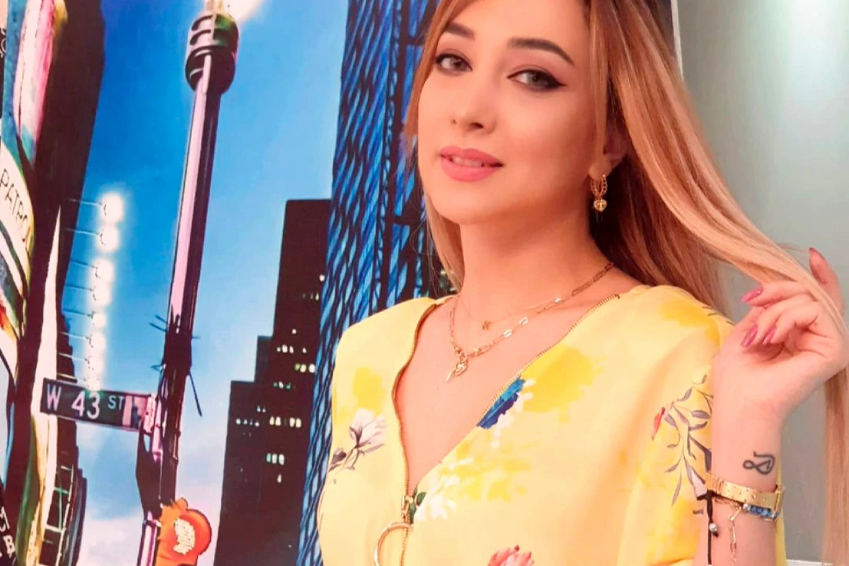 Vəzifəli şəxs Kəmalə Qaramollayevaya ev və maşın hədiyyə edib - VİDEO Vəzifəli şəxs Kəmalə Qaramollayevaya ev və maşın hədiyyə edib - VİDEO