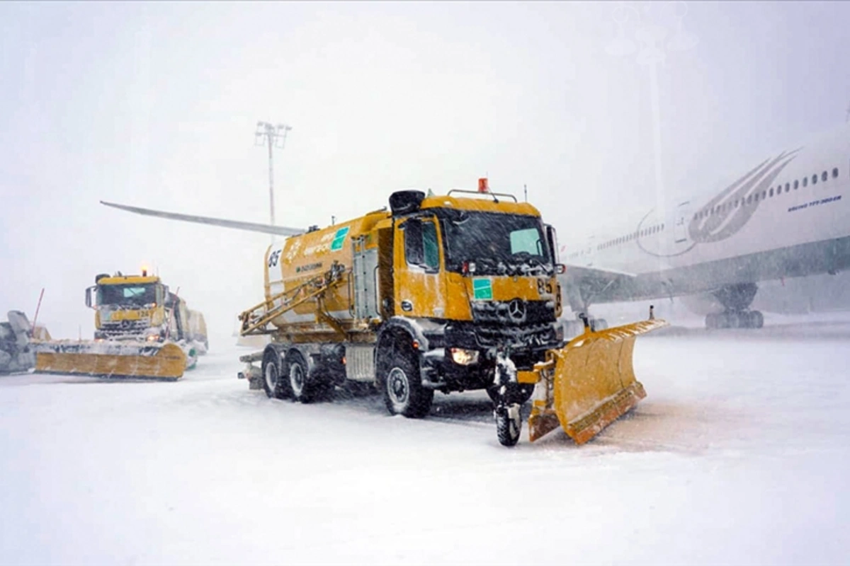 İstanbul hava limanında bütün uçuşlar dayandırıldı