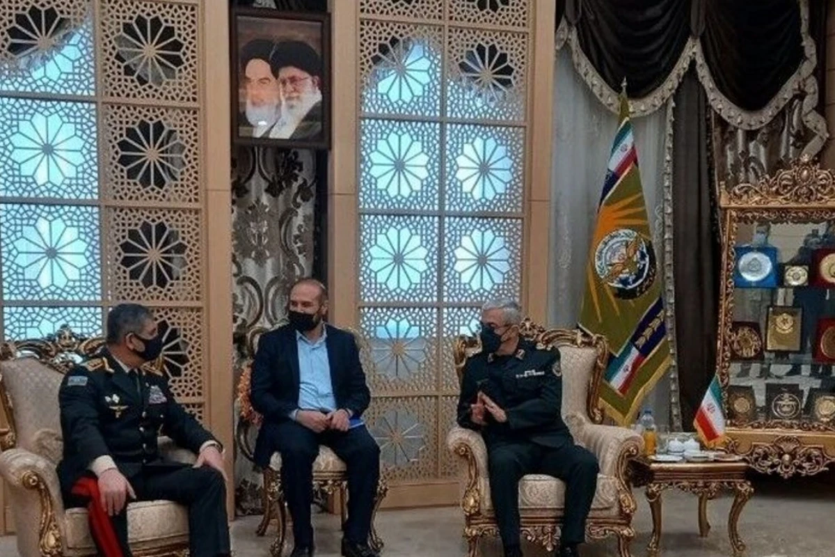 Zakir Həsənov İran ordusunun Baş Qərargah rəisi ilə görüşüb