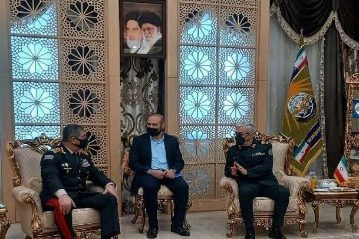 Zakir Həsənov İran Silahlı Qüvvələrinin Baş Qərargah rəisini Azərbaycana səfərə dəvət etdi